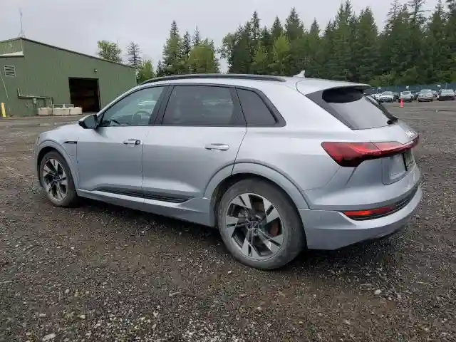 WA1AAAGE8NB005235 2022 AUDI E-TRON-1