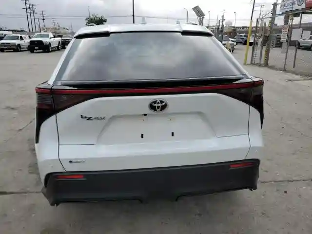 JTMAAAAA2RA052610 2024 TOYOTA BZ4X XLE-5