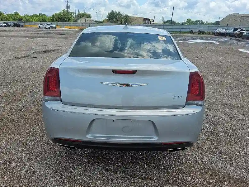 2C3CCAAG9KH733284 2019 CHRYSLER 300-5
