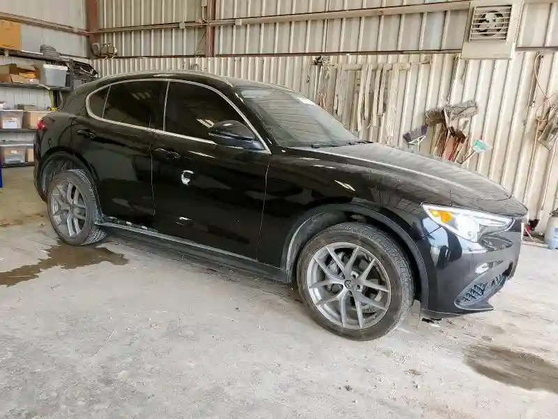 ZASFAKAN0J7B84837 2018 ALFA ROMEO STELVIO-3