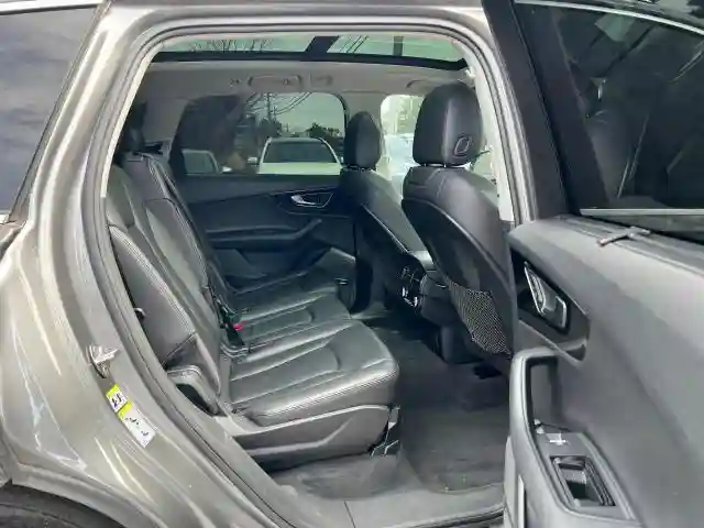 WA1VAAF71HD002335 2017 AUDI Q7-5