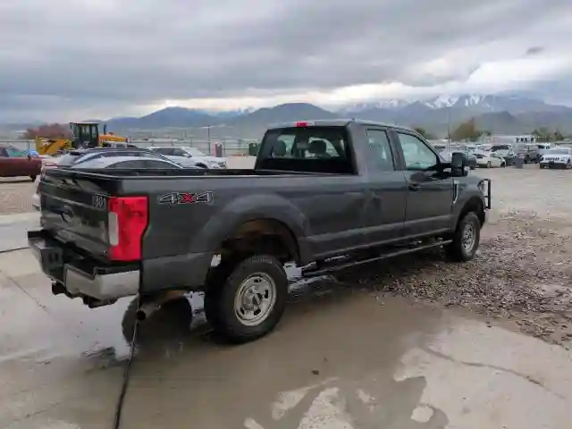1FT7X2B65JEB31372 2018 FORD F250-2