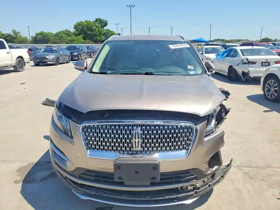 5LMCJ1C99KUL39029 2019 LINCOLN MKZ-4