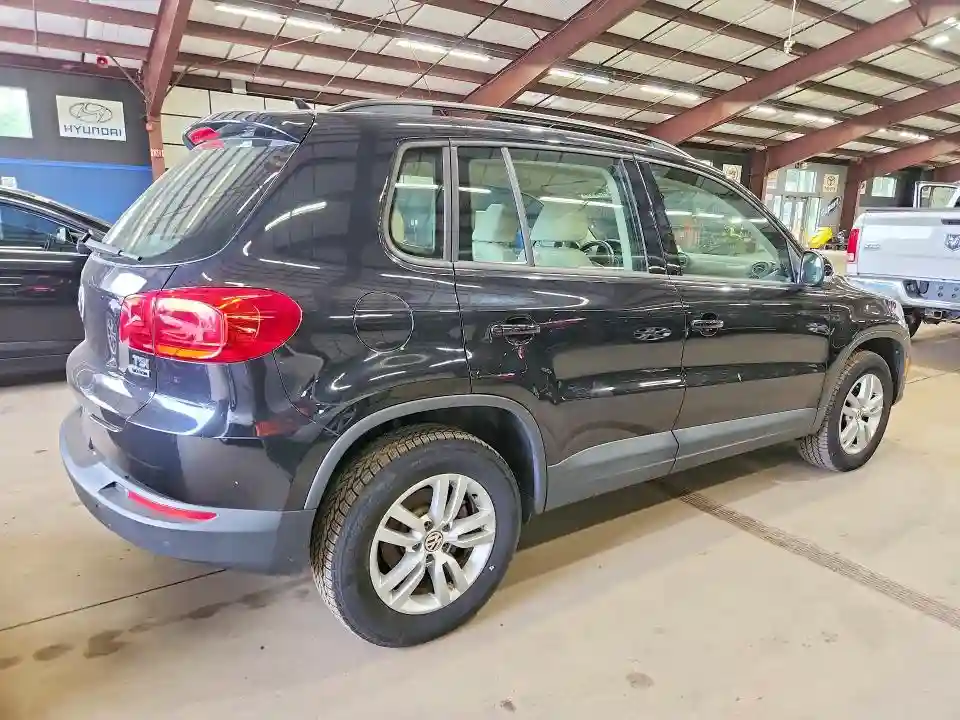 WVGBV7AXXHK000324 2017 VOLKSWAGEN TIGUAN-2