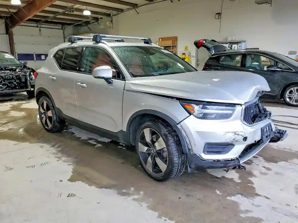 YV4162UK3K2111009 2019 VOLVO XC40-3