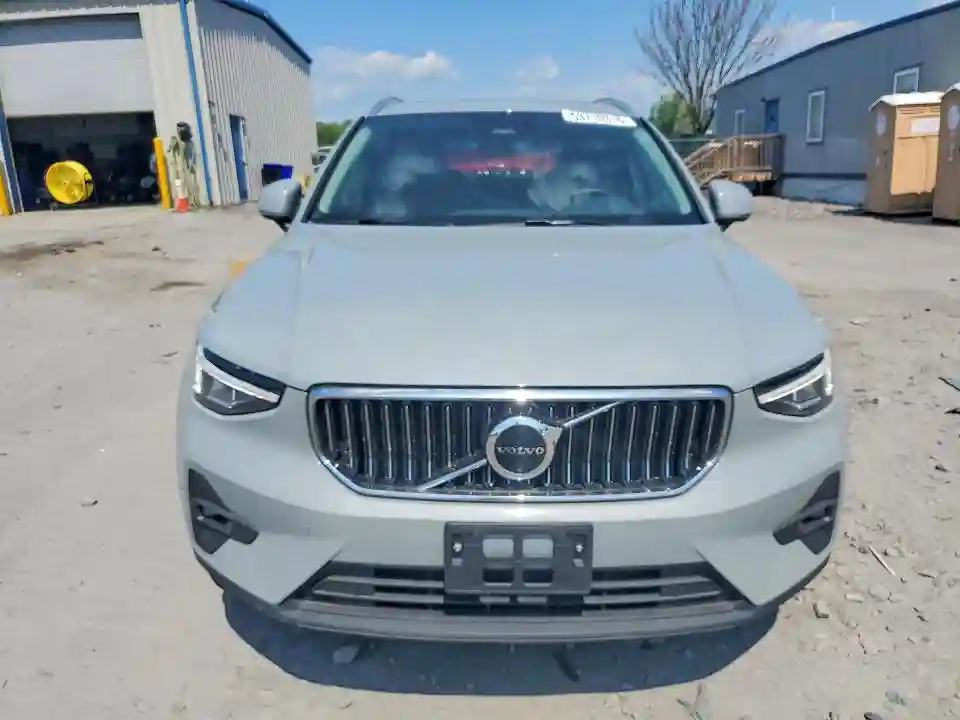 YV4L12UE7S2599978 2025 VOLVO XC40-4