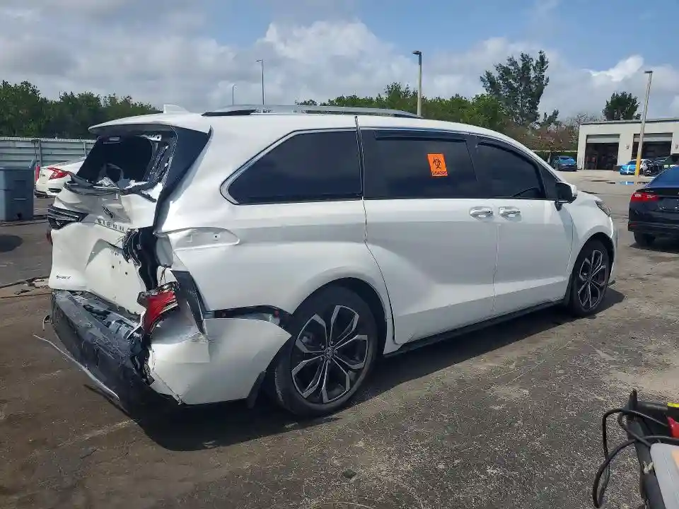 5TDERKEC2SS265884 2025 TOYOTA SIENNA-2