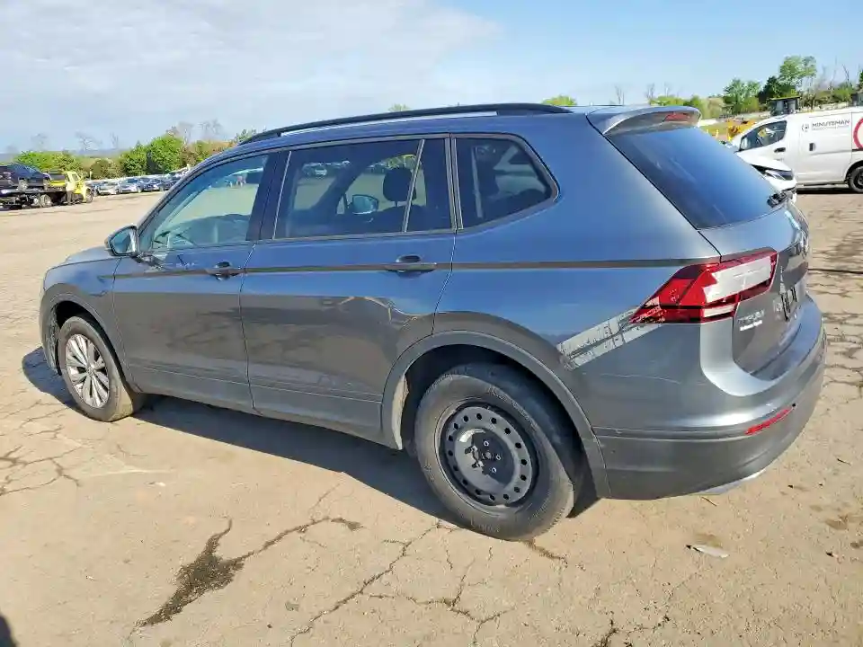3VV1B7AXXJM075808 2018 VOLKSWAGEN TIGUAN-1