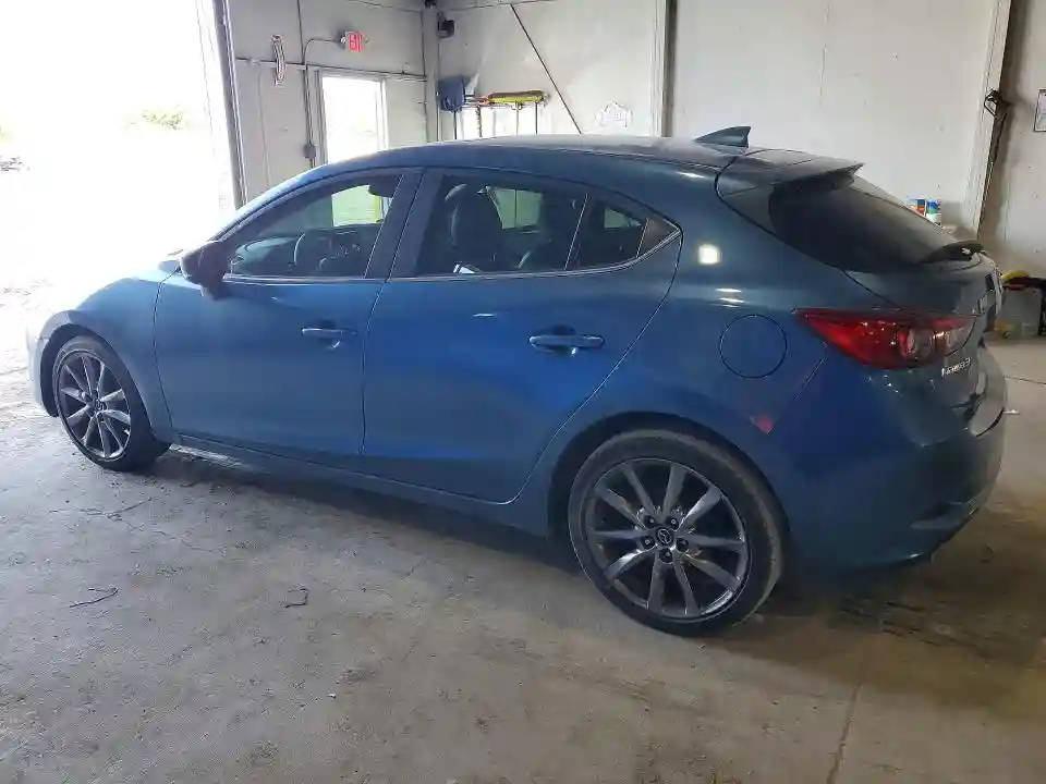 3MZBN1L39JM235921 2018 MAZDA 3-1
