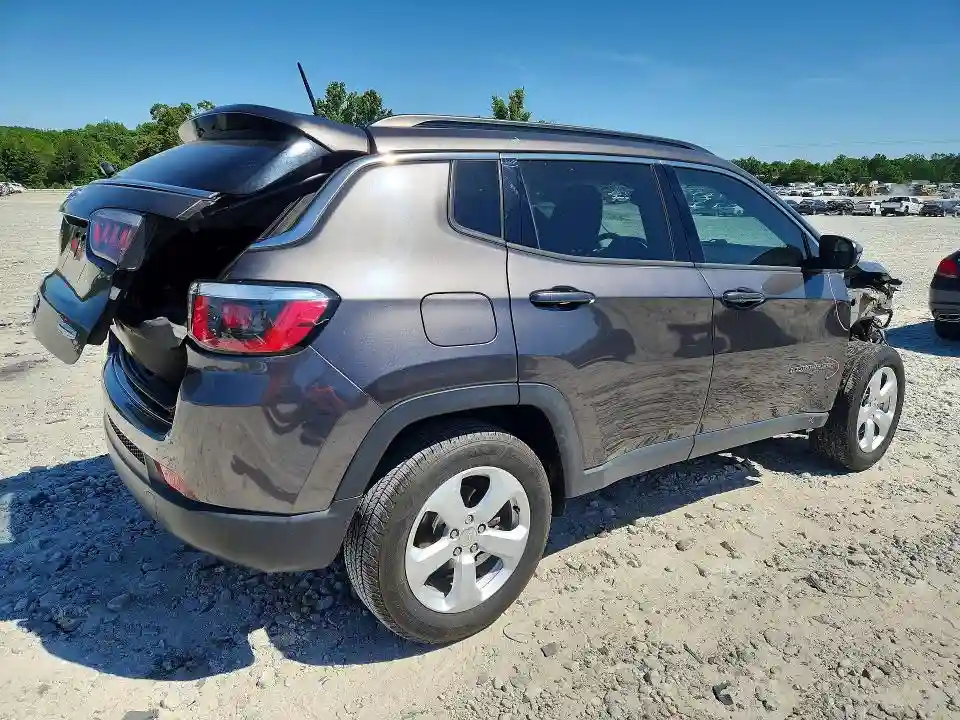 3C4NJCBB8JT351522 2018 JEEP COMPASS-2
