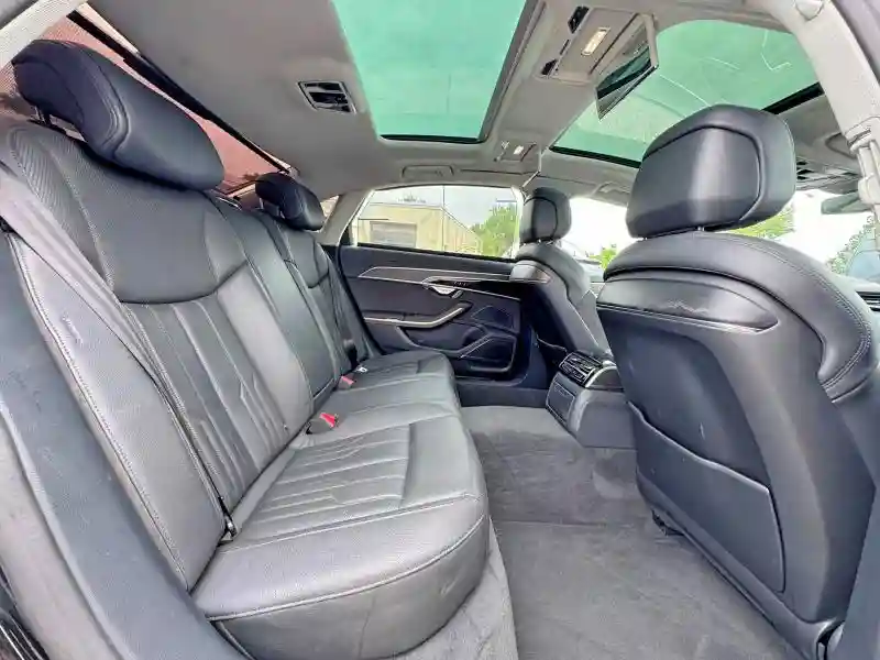 WAU8DAF85KN012304 2019 AUDI A8-5