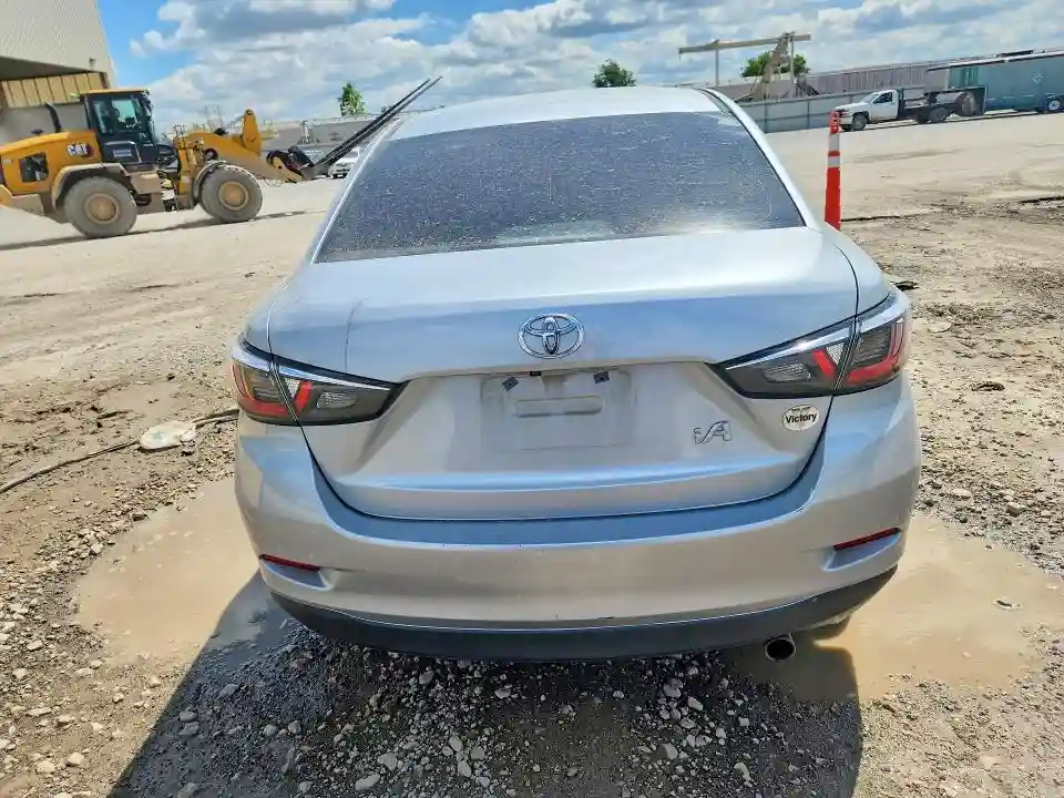3MYDLBYV6JY321621 2018 TOYOTA YARIS-5