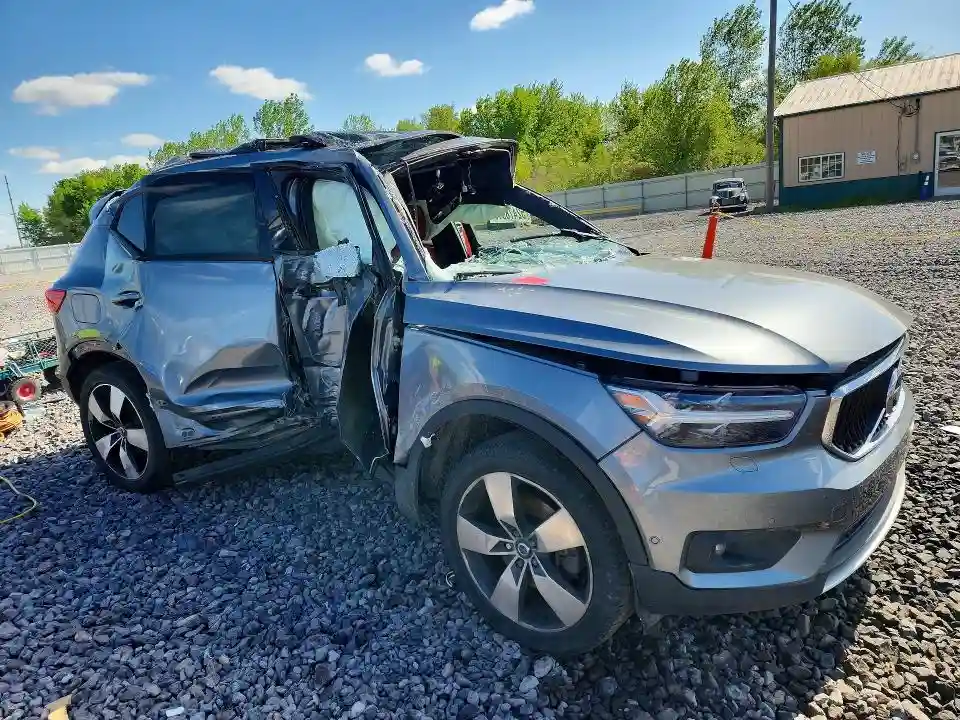 YV4162UK4K2048275 2019 VOLVO XC40-3