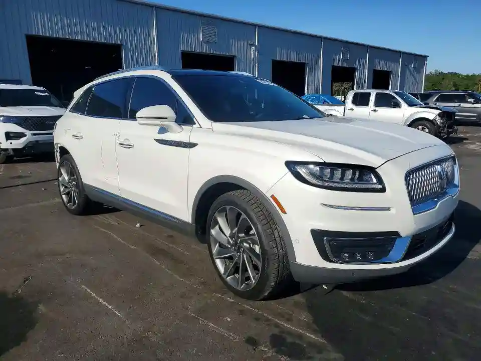 2LMPJ8K92LBL21885 2020 LINCOLN NAUTILUS-3