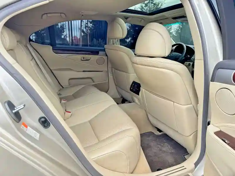 JTHBL5EF2H5143975 2017 LEXUS LS 460 BAS-5