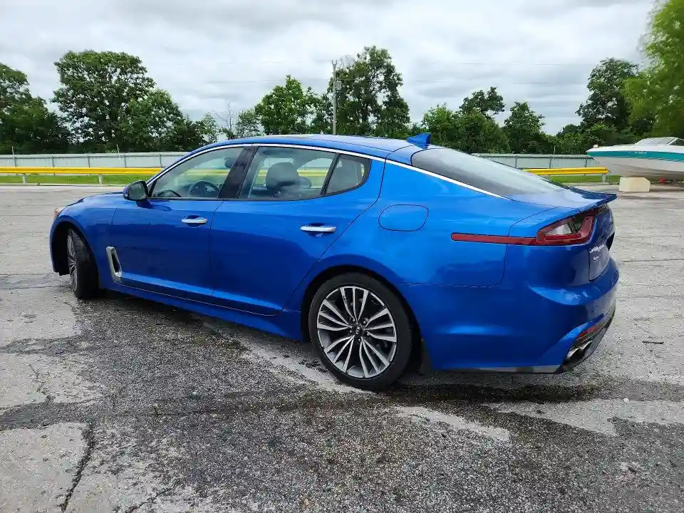 KNAE25LA3J6033085 2018 KIA STINGER-1