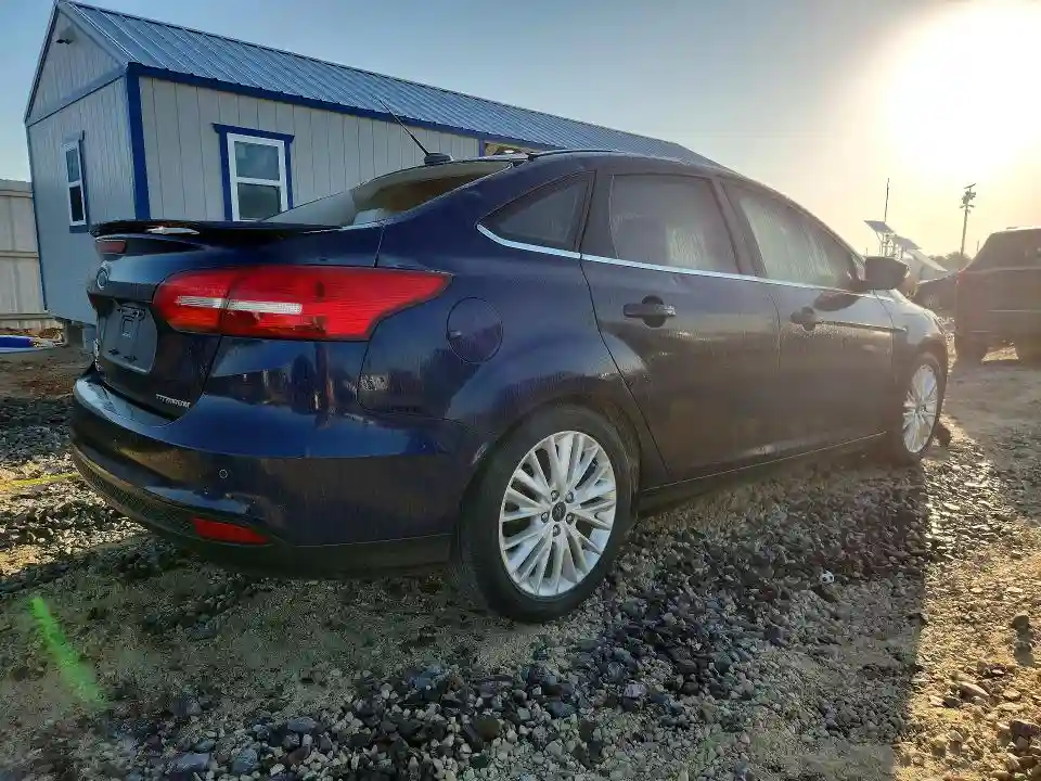 1FADP3J27HL268557 2017 FORD FOCUS-2