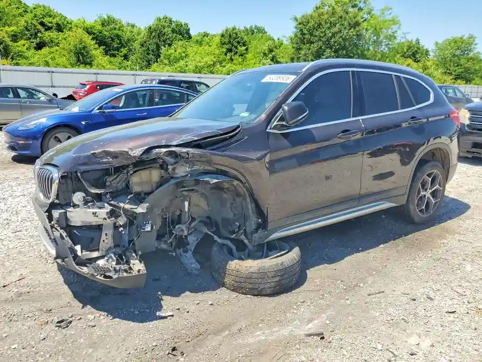 WBXHT3C31J5L27998 2018 BMW X1-0