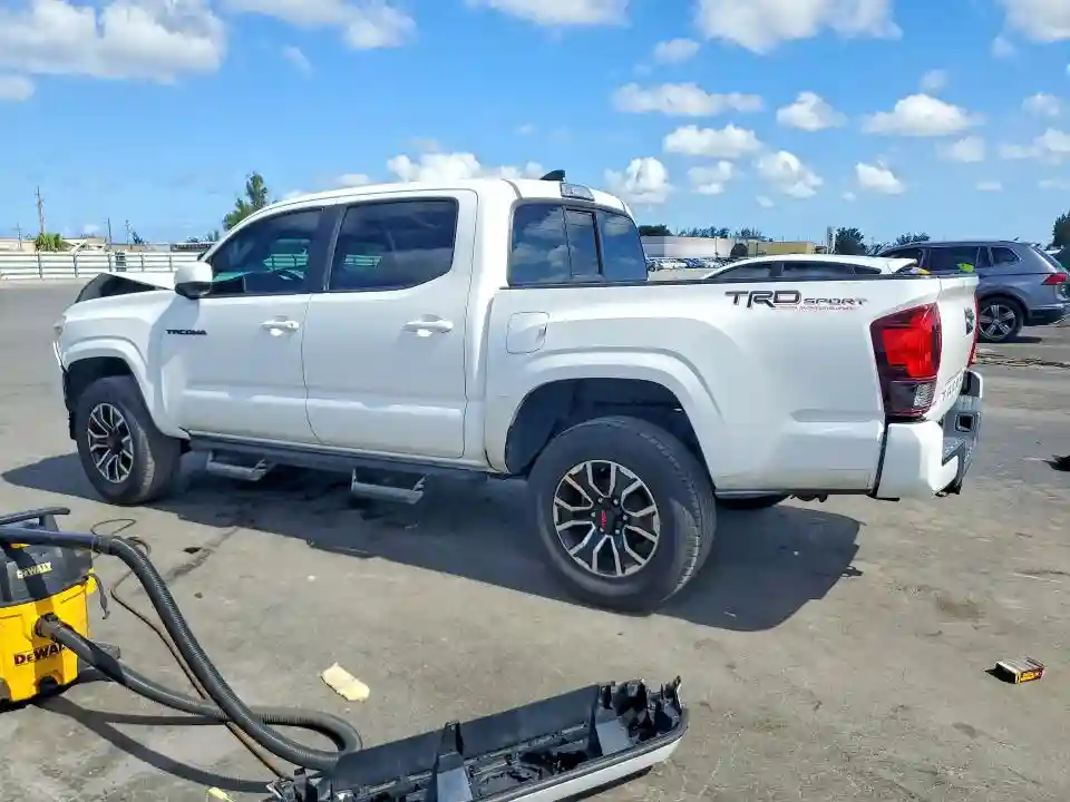 5TFAX5GN2JX127940 2018 TOYOTA TACOMA-1