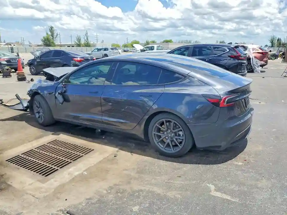 5YJ3E1EA1TF160870 2026 TESLA MODEL 3-1