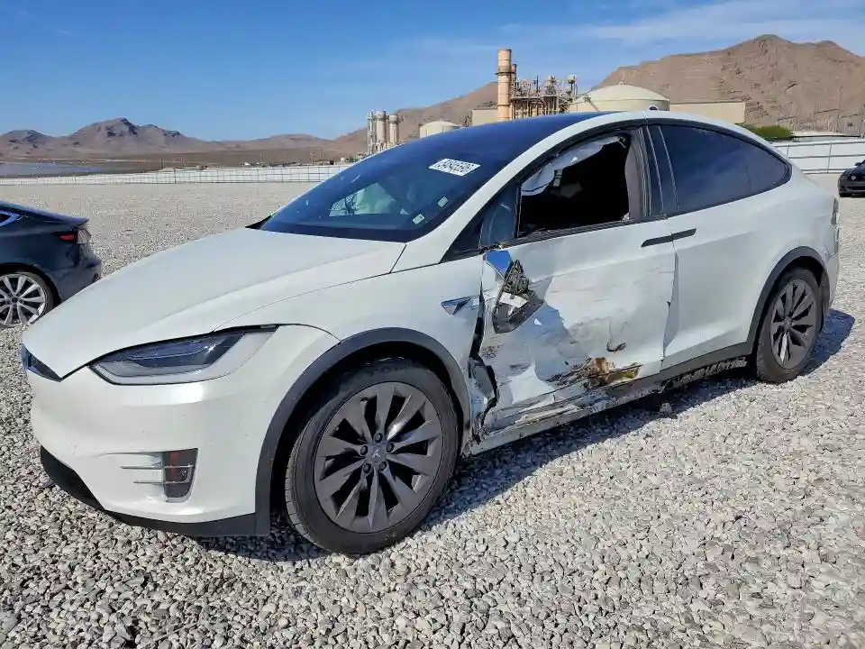5YJXCBE26JF090415 2018 TESLA MODEL X-0