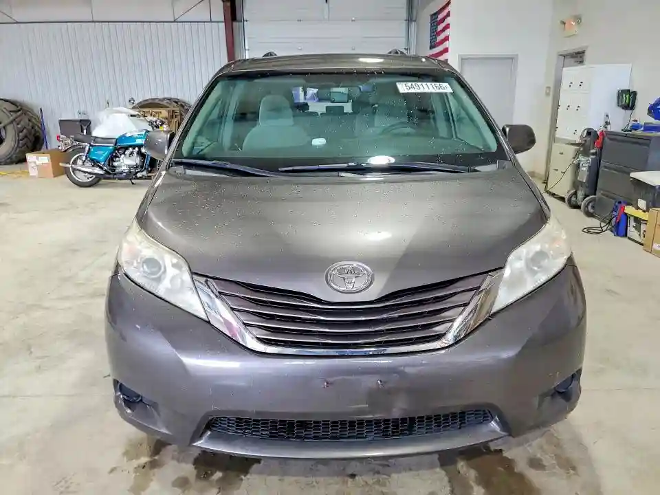 5TDJZ3DCXHS163747 2017 TOYOTA SIENNA-4