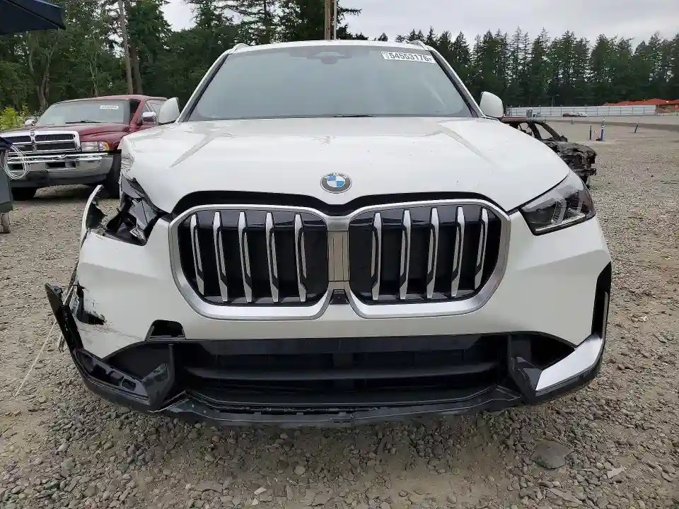 WBX73EF08S5083907 2025 BMW X1-4