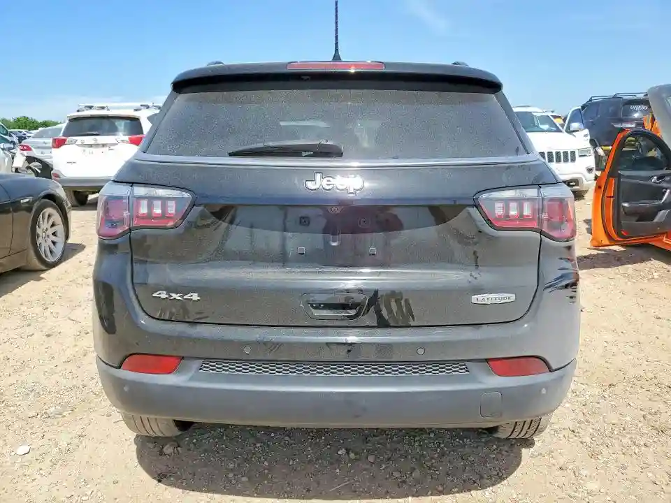 3C4NJDBB9JT116892 2018 JEEP COMPASS-5