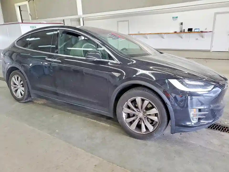 5YJXCBE20GF008395 2016 TESLA MODEL X-3