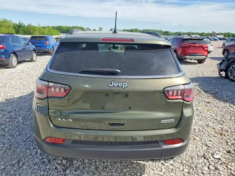 3C4NJDBB9JT142733 2018 JEEP COMPASS-5