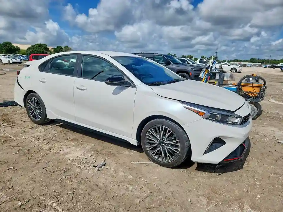 3KPF54AD5RE745108 2024 KIA FORTE-3