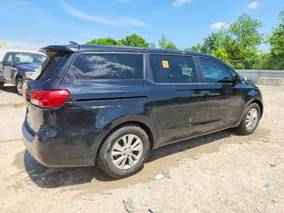 KNDMB5C1XH6228447 2017 KIA SEDONA-2