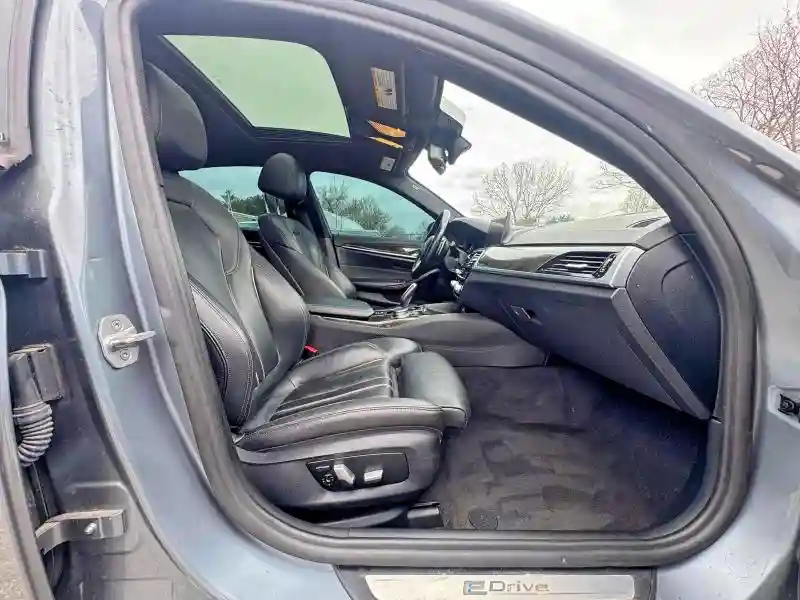 WBAJB1C56JB374403 2018 BMW 5 SERIES-4