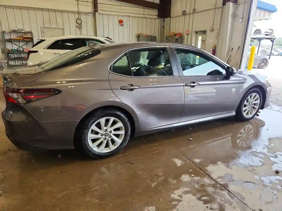 4T1C11AK2MU614834 2021 TOYOTA CAMRY-2