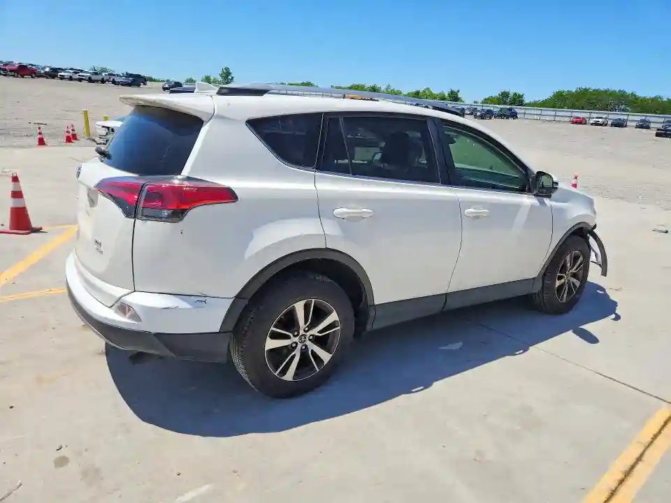 JTMRFREV5JJ718041 2018 TOYOTA RAV4-2