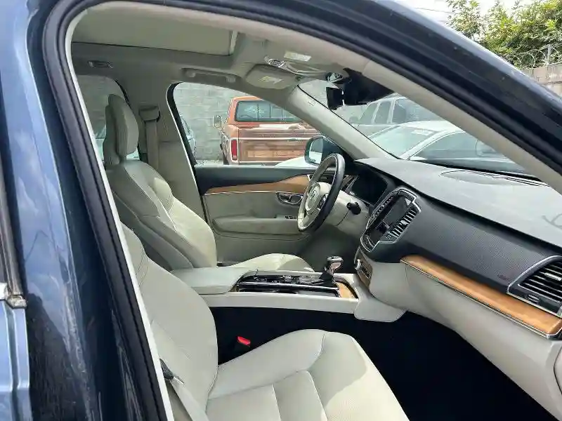 YV4A22PK5M1751013 2021 VOLVO XC90-4