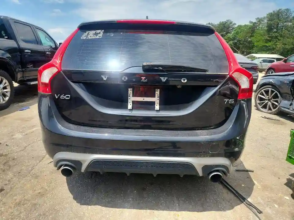 YV140MELXJ2389290 2018 VOLVO V60-5