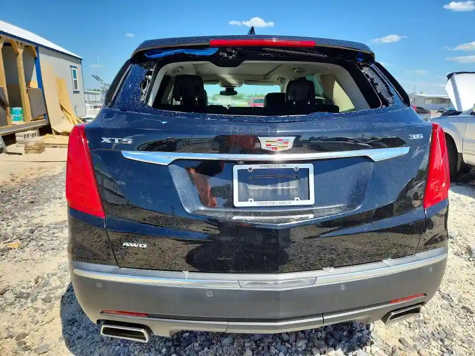 1GYKNDRS4HZ325578 2017 CADILLAC XT5-5