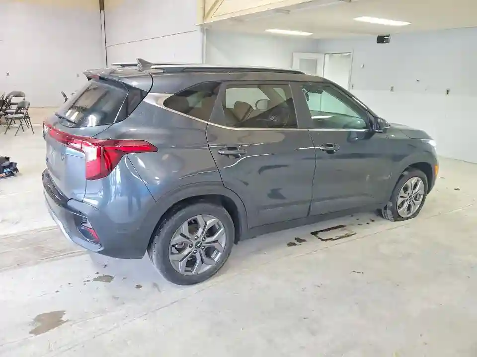 KNDEU2AA7R7615842 2024 KIA SELTOS-2