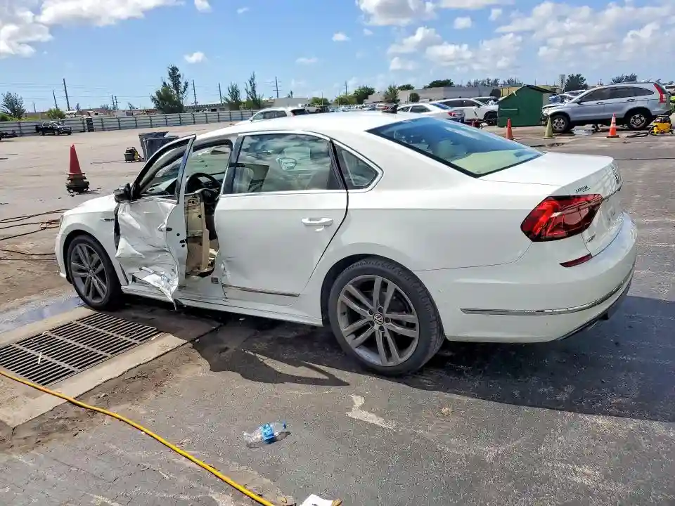 1VWDT7A34HC039255 2017 VOLKSWAGEN PASSAT-1