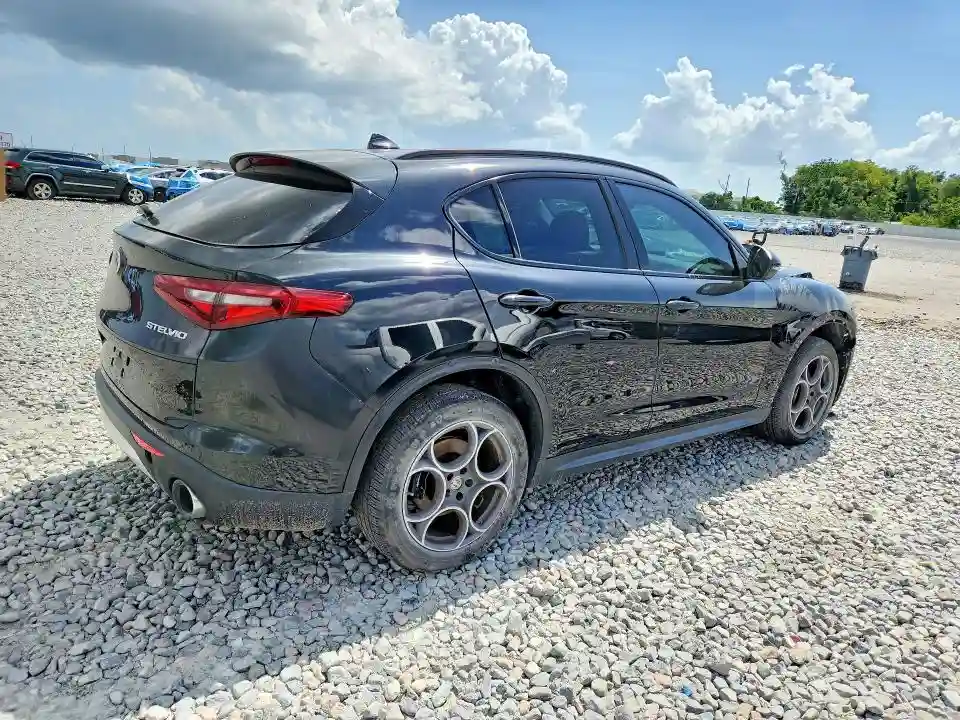 ZASFAKPN8J7B79599 2018 ALFA ROMEO STELVIO-2