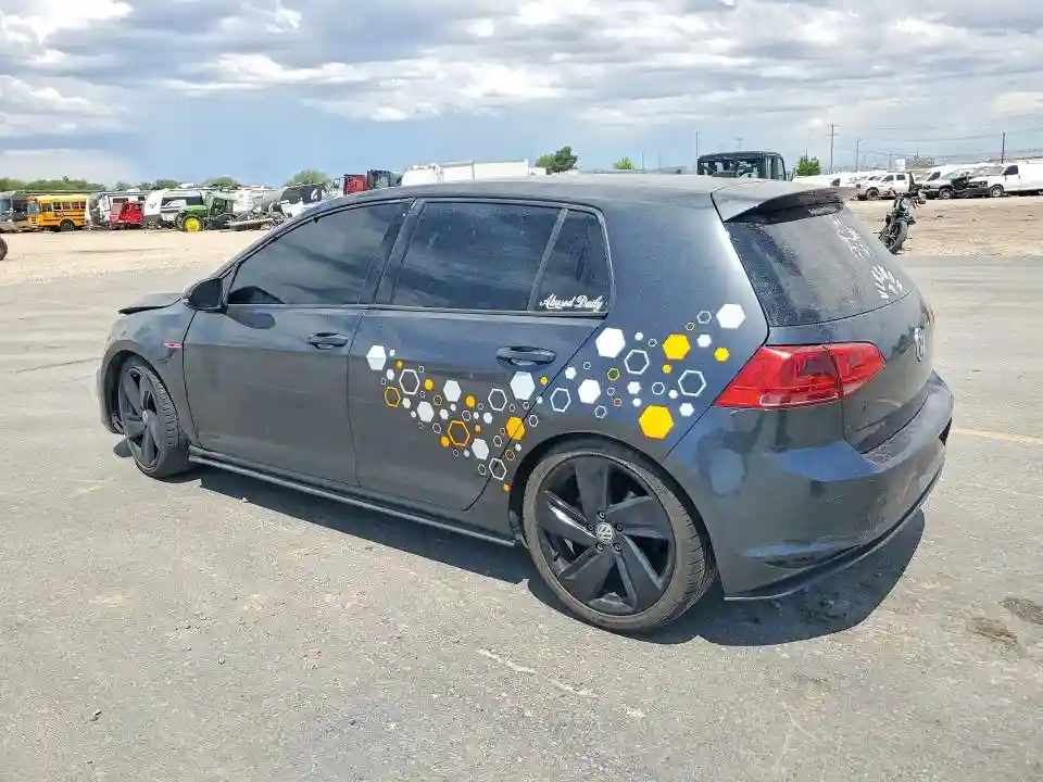3VW4T7AU7HM074332 2017 VOLKSWAGEN GTI-1