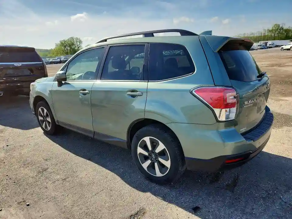 JF2SJAGC1HH587156 2017 SUBARU FORESTER-1