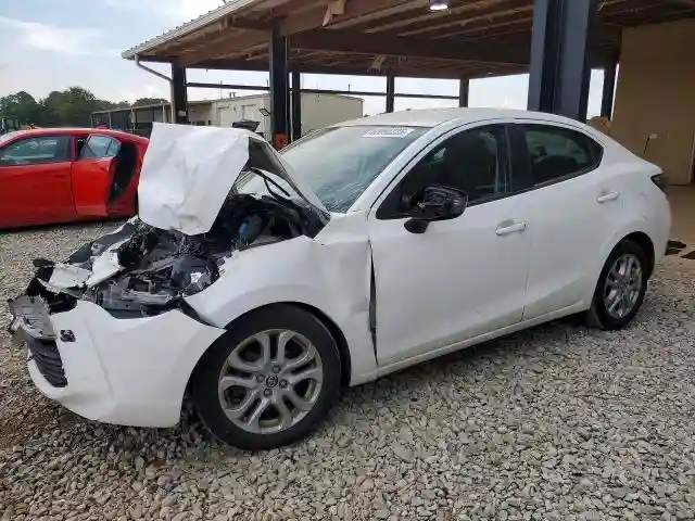 3MYDLBYV7JY320641 2018 TOYOTA YARIS-0