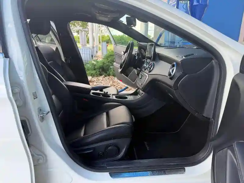 WDCTG4EBXGJ256753 2016 MERCEDES-BENZ GLA-CLASS-4