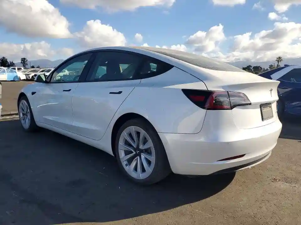 5YJ3E1EB8NF137548 2022 TESLA MODEL 3-1
