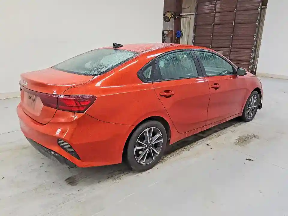 3KPF24AD0NE495585 2022 KIA FORTE-2