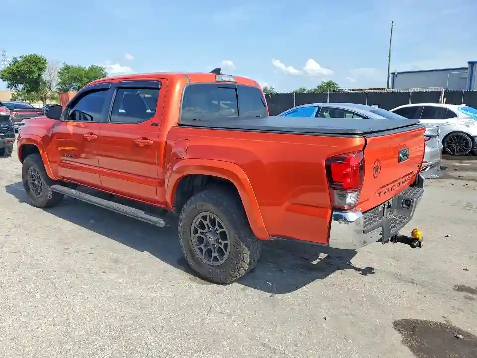 3TMAZ5CN8JM075977 2018 TOYOTA TACOMA-1