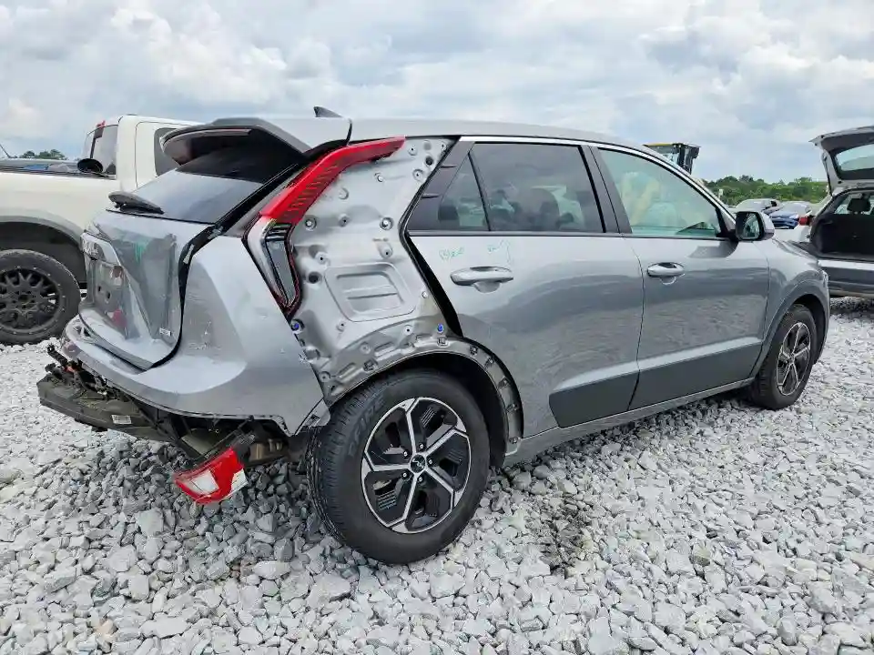 KNDCP3LEXP5061161 2023 KIA NIRO-2