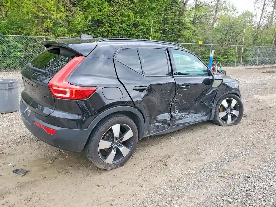 YV4162UK1L2283136 2020 VOLVO XC40-2